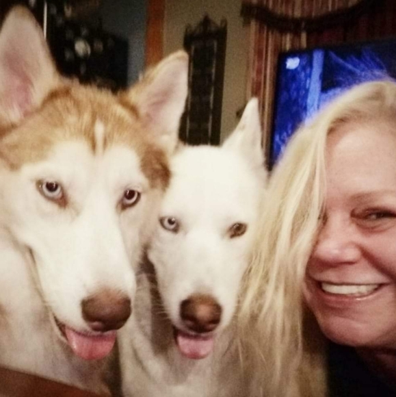 Meet your Posher, Michele π - Picture 2 of 16